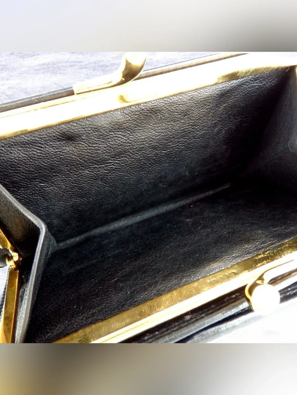GUCCI Horseshoe Kisslock Leather Bifold Wallet 🤩❤️‍🔥 - Picture 8 of 14